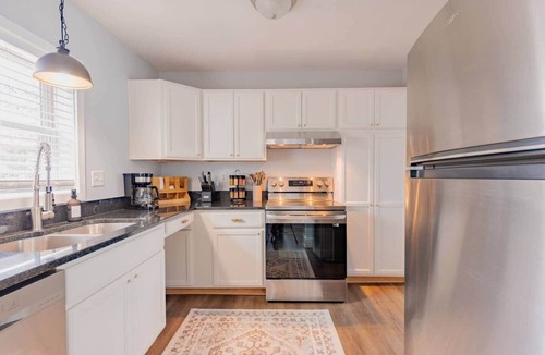 Midland House | Luxury Suite | Custom Home For 5