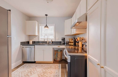 Midland House | Luxury Suite | Custom Home For 5