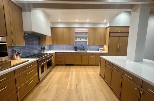 Discovery Bay House | Luxury Waterfront Family Retreat – Pool, 1-Min to Fast Water
