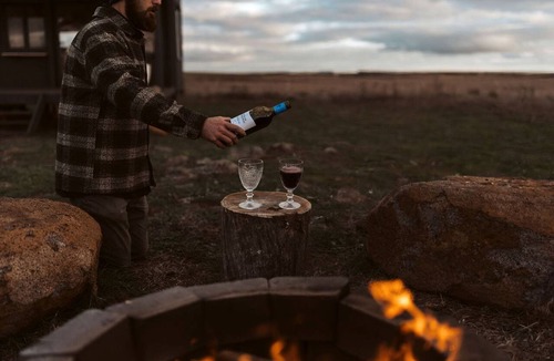 Skipton Cabin | Magical Tiny House with Amazing Stargazing and Deck in Victoria