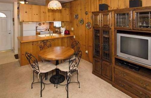Mammoth Lakes Condo | Mammoth View Villas | Shop, Hike or Golf!