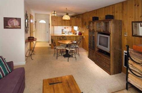 Mammoth Lakes Condo | Mammoth View Villas | Shop, Hike or Golf!