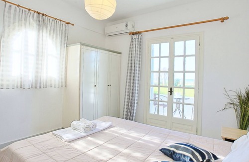 Almiros Beach Apartment | Maria Beach Studio: Beachfront studio with lovely garden and amazing sea views