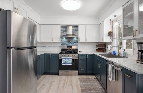 Greilickville House | Marina View TC. Beach, Biking, and Wineries, with custom Sauna