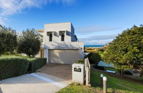 Lake Tyers Beach House | Mazza by the Sea - Beachside Family Escape