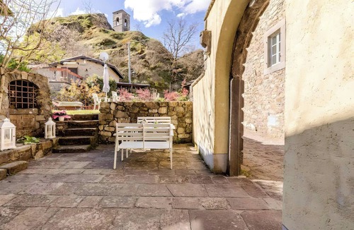 Sambuca House | Medieval stone house in the Garfagnana hills