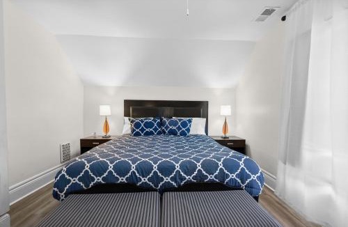 Mexicantown - Southwest Detroit Apartment | Mexicantown Detroit 2BR | Sleeps 7 + WiFi