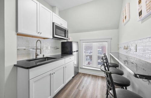 Mexicantown - Southwest Detroit House | Mexicantown Detroit 2BR | Sleeps 7 + WiFi