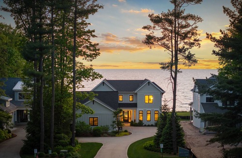 South Haven House | Michigan Shores/Lake View, Pool & Game Room