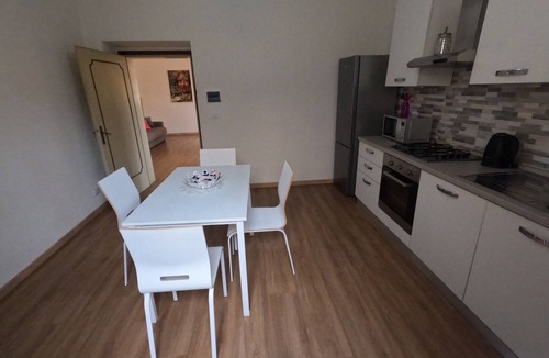 Arezzo Apartment | Milton House - Two Bedroom Apartment, Sleeps 6