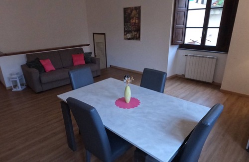 Arezzo Apartment | Milton House - Two Bedroom Apartment, Sleeps 6