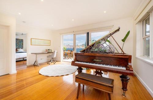 Brighton East House | Miss Peregrine in Brighton East