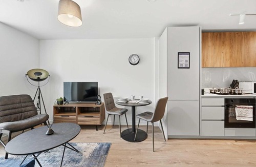 Bordesley Apartment | Modern 1 Bed Apartment in Birmingham - Sleeps 3
