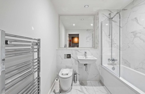 Bordesley Apartment | Modern 1 Bed Apartment in Birmingham - Sleeps 3