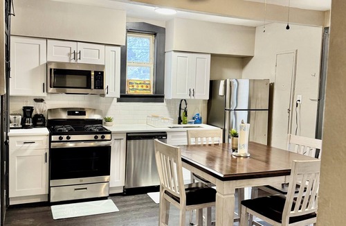 Gage Park Apartment | Modern 1BR Near Midway - CTA Train - Golf Nearby