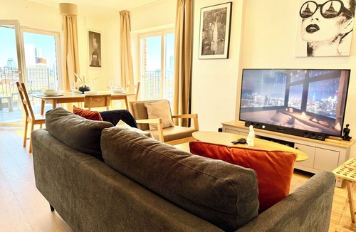 Birmingham Apartment | Modern 2-bed city apartment with stunning views in Birmingham.