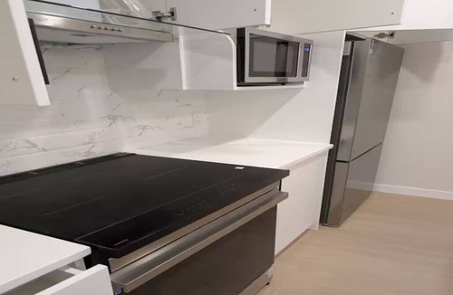 Southwest Calgary House | Modern 2-Bedroom 2-Bath Basement Suite in Aspen