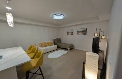 Southwest Calgary House | Modern 2-Bedroom 2-Bath Basement Suite in Aspen