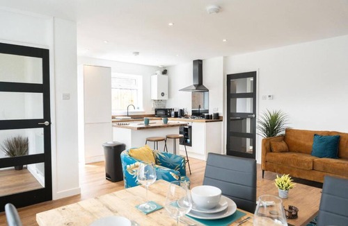 Keynsham Apartment | Modern 2 bedroom Bungalow near Bath