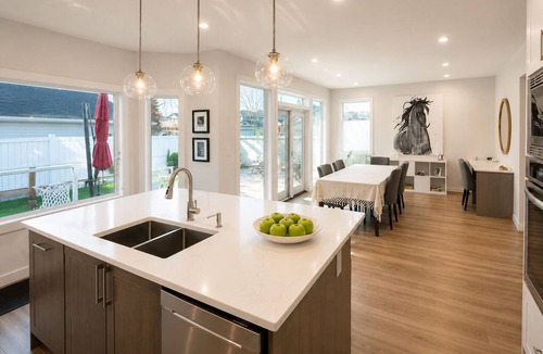 Southeast Calgary House | Modern 3BR - AC Lake Access 10 Min Spruce Meadows - Double Garage