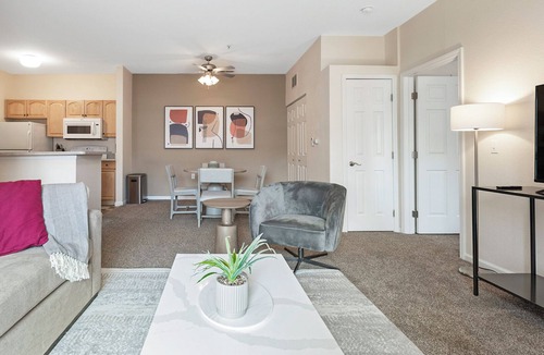 Holland Apartment | Modern Apartment in Prime Location (ID9894X86)