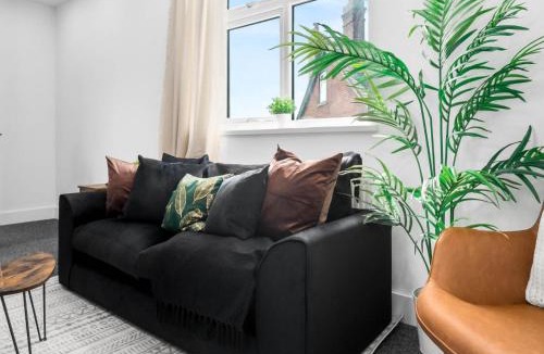 Cradley Apartment | Modern Apartment - Netflix&Parking 49B