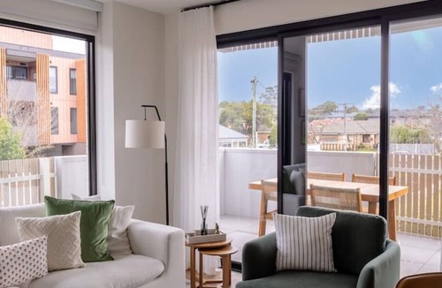 Cheltenham Apartment | Modern apartment with Park views in Cheltenham