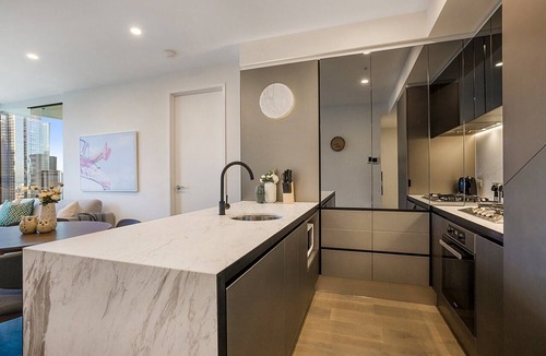 Melbourne Central Business District Apartment | Modern City Apartment With Stunning Views