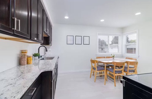 Garden City Apartment | Modern Comfort 3BDR Near DTW & Downtown Detroit