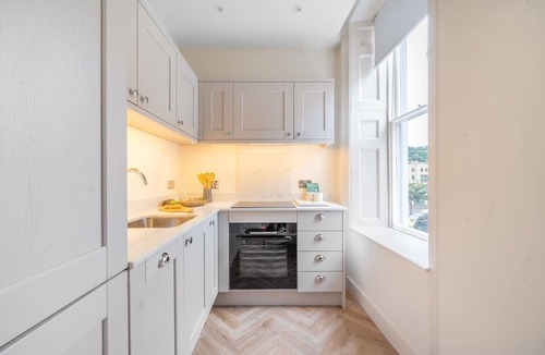 Bath Apartment | Modern Comfort in a Classic Bath Setting - VAT Q