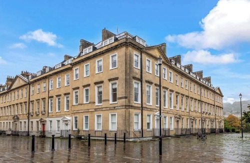 Bath Apartment | Modern Comfort in a Classic Bath Setting - VAT Q