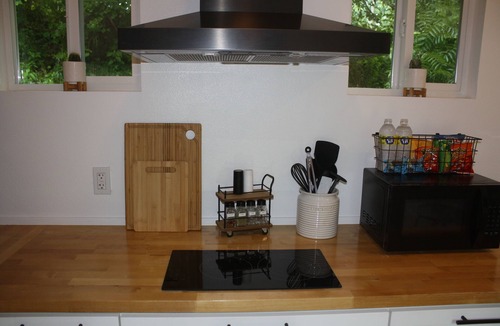McArthur Cabin | Modern Container Retreat with Private Hot Tub near Hocking Hills Attractions