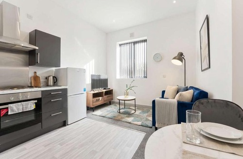 Brierley Hill Apartment | Modern & Cosy Budget 1 Bedroom Flat in Dudley