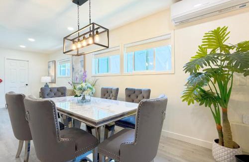 Harbor Villa | Modern Cozy Retreat 4BR 4BA Free Parking for4