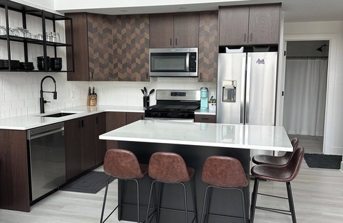 Lakeview House | Modern Guesthouse on Townline Lake with access to private pickleball court.