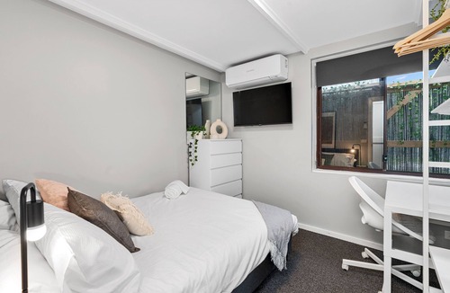 Bentleigh House | Modern guesthouse | Quiet, quaint & private | Peaceful courtyard | Pet friendly