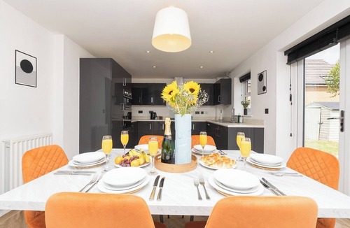 Patchway House | Modern Home | Parking | Families & Contractors