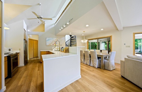 Sister Bay House | Modern Home | Walk to Downtown, Hot Tub & GameRoom