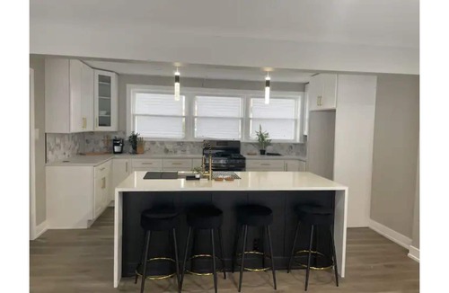 Calumet Heights House | Modern House Near Downtown 8ppl