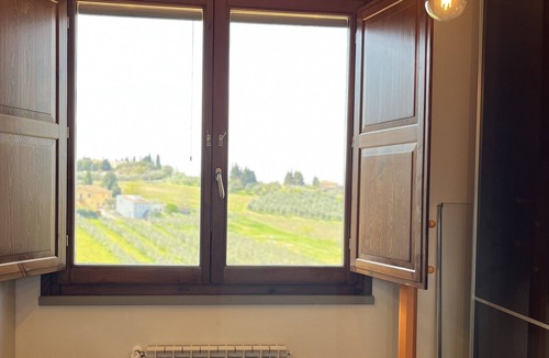 San Pietro in Bossolo Apartment | Modern Tuscany Condo with Views