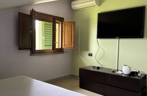 San Pietro in Bossolo Apartment | Modern Tuscany Condo with Views