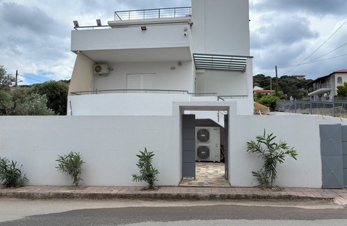 Saronikos House | Modern maisonette with about 2 km from Beach bar restorant at Galazia Akti beach