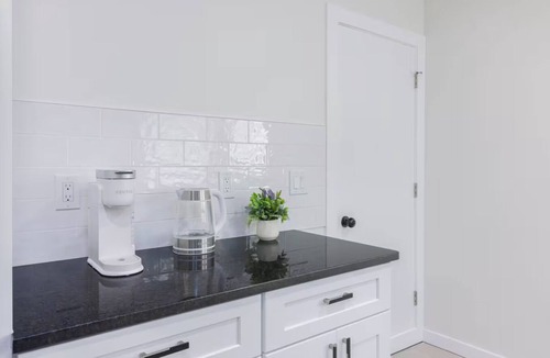 Garden City House | Modern Retreat 3BDR Near DTW & Detroit Downtown