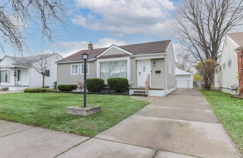 Garden City House | Modern Retreat 3BDR Near DTW & Detroit Downtown