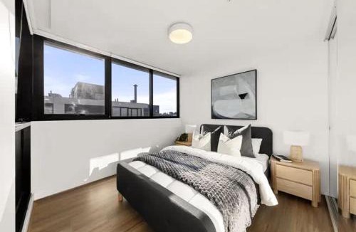 Abbotsford Apartment | Modern Riverside Retreat near Yarra River & CBD