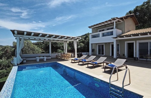 Agia Pelagia Chlomou Villa | Modern Seafront Villa, A/C, Private Pool, Amazing Sea Views & Beautiful Sunrises - 60m from the Sea!