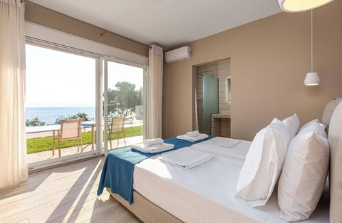 Agia Pelagia Chlomou Villa | Modern Seafront Villa, A/C, Private Pool, Amazing Sea Views & Beautiful Sunrises - 30m from the Sea!