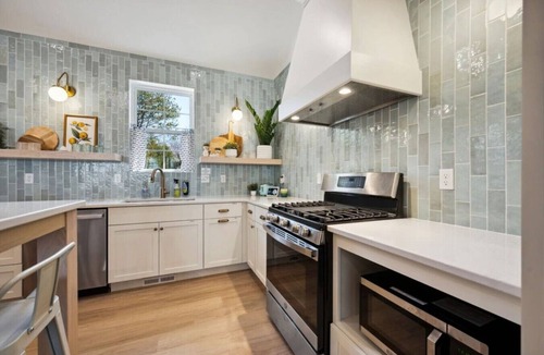 Sister Bay House | Modern Sister Bay Retreat | Prime Location