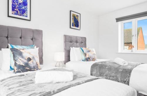 Cradley Heath Apartment | Modern Two Bedrooms Apartment - Parking - Netflix 51C