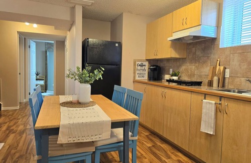 Kincora House | Modern Walkout Suite Near YYC Airport